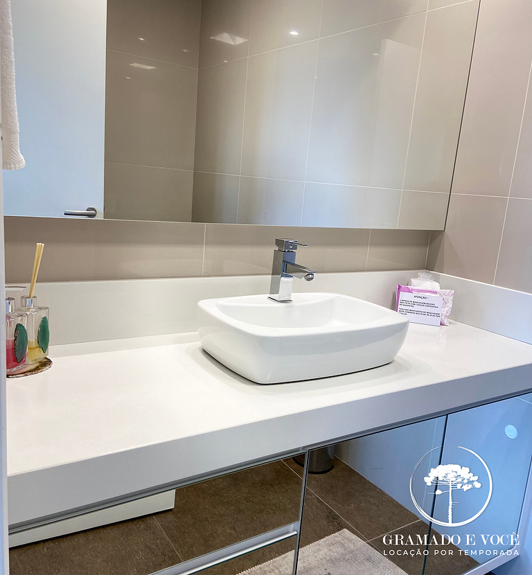 Apartamento nuevo centro Gramado vista magnífica