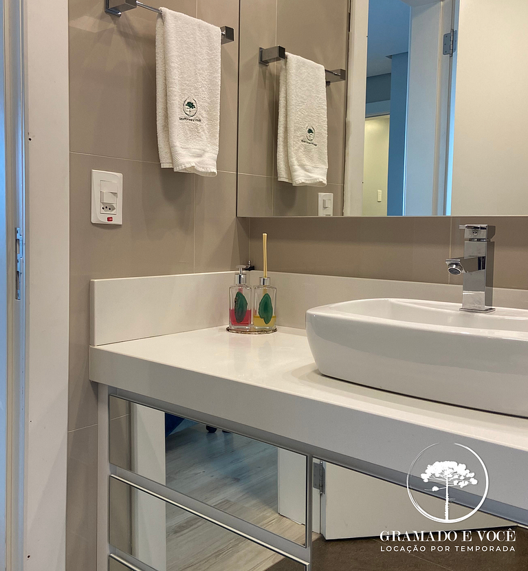 Apartamento nuevo centro Gramado vista magnífica