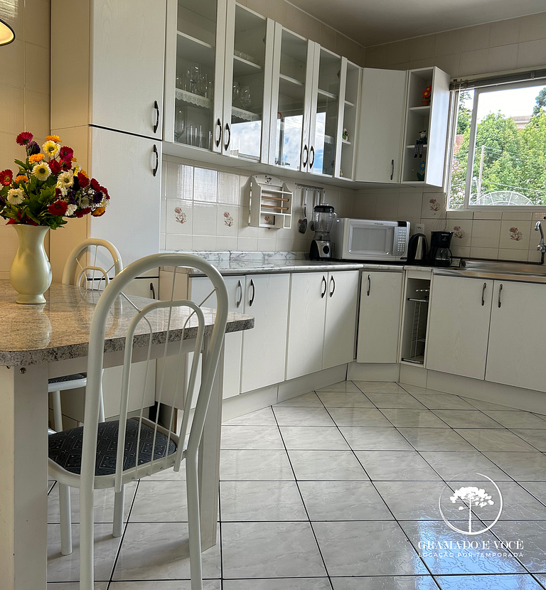 Cozy Apartment Near Downtown Gramado