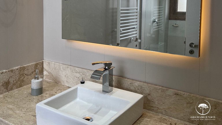Luxury Apt with 5 Suites in Front of Rua Torta