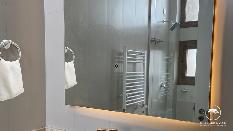Luxury Apt with 5 Suites in Front of Rua Torta