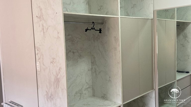 Luxury Apt with 5 Suites in Front of Rua Torta
