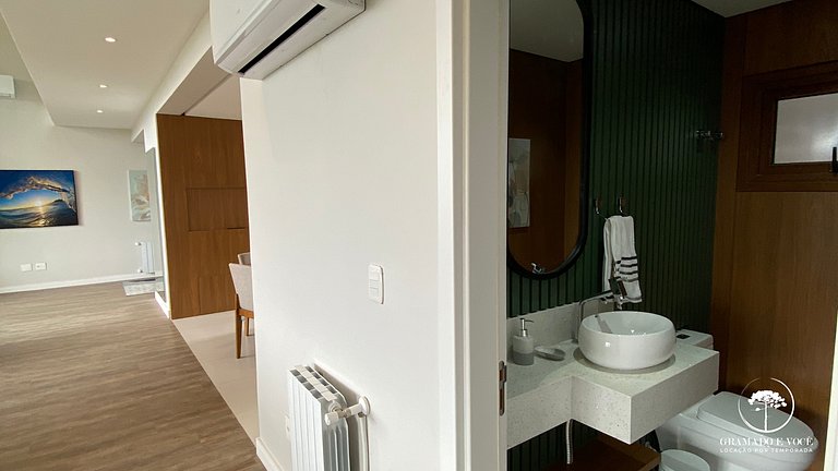 Luxury Apt with 5 Suites in Front of Rua Torta