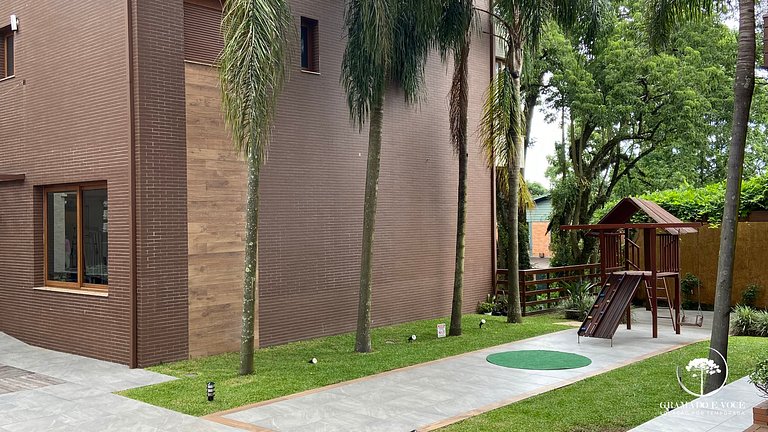 Luxury Apt with 5 Suites in Front of Rua Torta