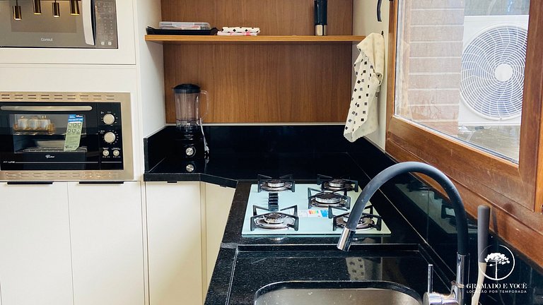 Luxury Apt with 5 Suites in Front of Rua Torta