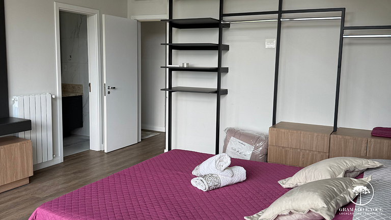Luxury Apt with 5 Suites in Front of Rua Torta