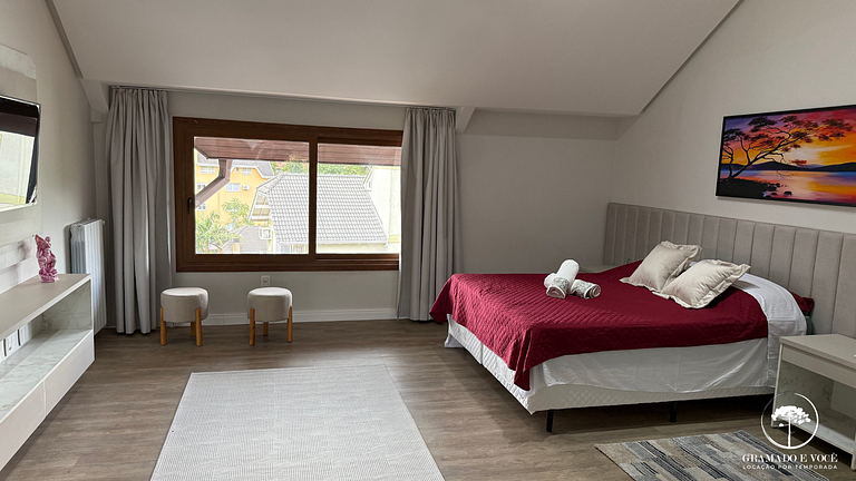 Luxury Apt with 5 Suites in Front of Rua Torta