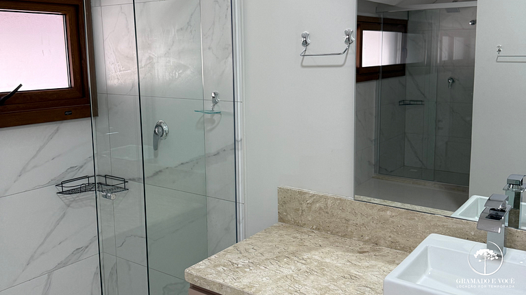Luxury Apt with 5 Suites in Front of Rua Torta