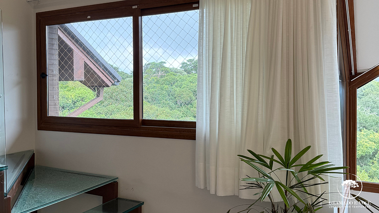 Luxury Apt with 5 Suites in Front of Rua Torta
