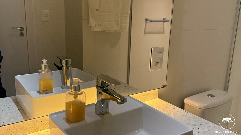 Modern apartment near Criamigos and 1st Day Coffee