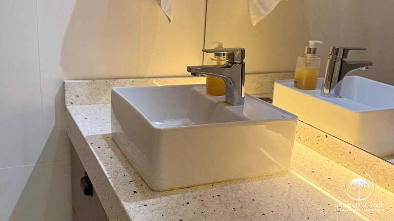 Modern apartment near Criamigos and 1st Day Coffee