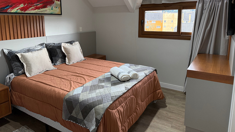 Luxury Apt with 5 Suites in Front of Rua Torta