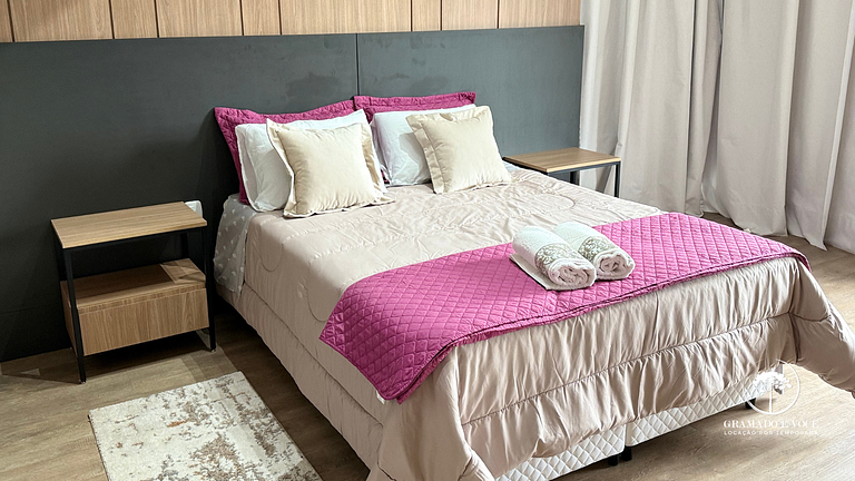 Luxury Apt with 5 Suites in Front of Rua Torta