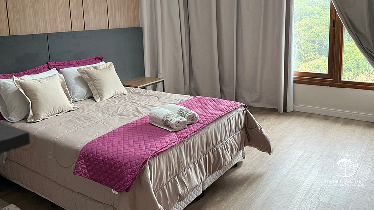 Luxury Apt with 5 Suites in Front of Rua Torta