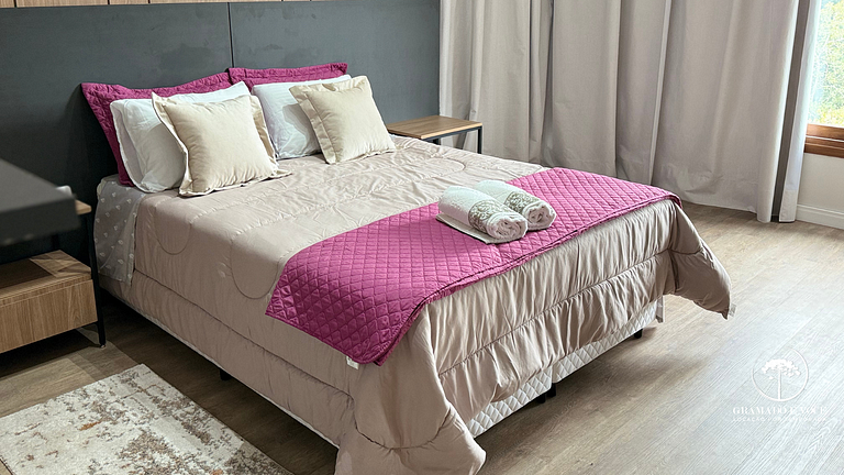 Luxury Apt with 5 Suites in Front of Rua Torta