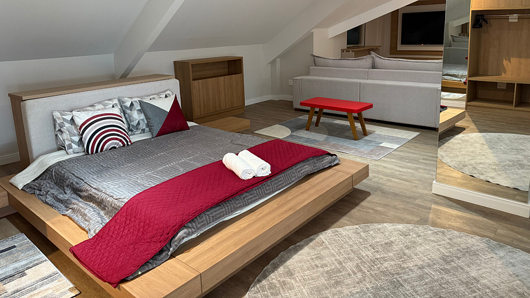 Luxury Apt with 5 Suites in Front of Rua Torta