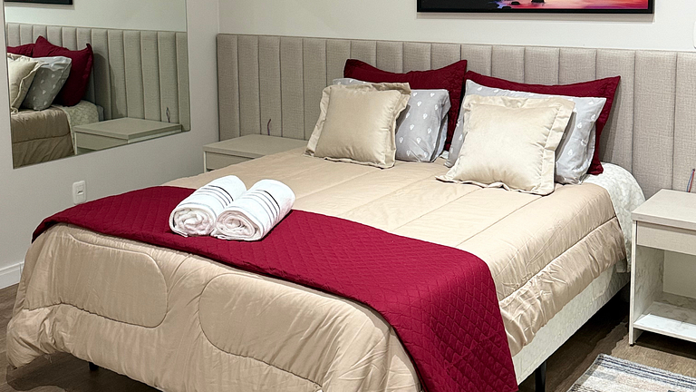 Luxury Apt with 5 Suites in Front of Rua Torta