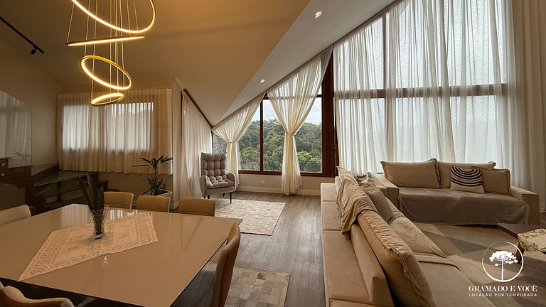 Luxury Apt with 5 Suites in Front of Rua Torta
