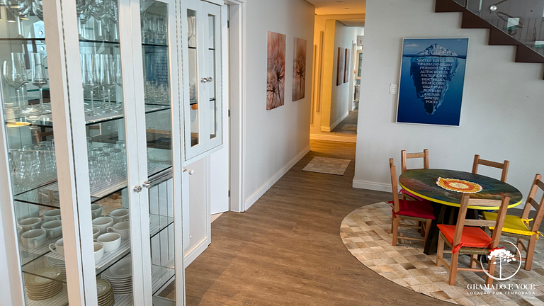 Luxury Apt with 5 Suites in Front of Rua Torta