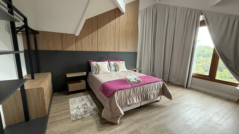 Luxuoso apartamento de 3 suítes frente rua torta