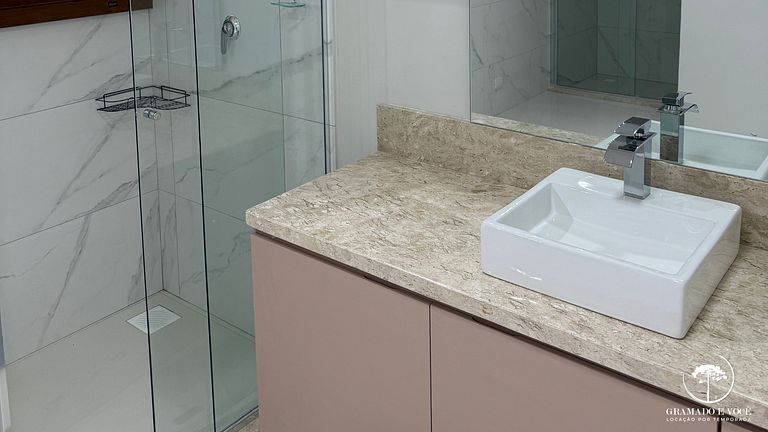 Apartment with Bathtub in Front of Rua Torta
