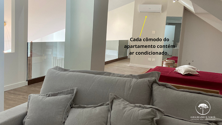 Apartamento com Banheira em frente à Rua Torta