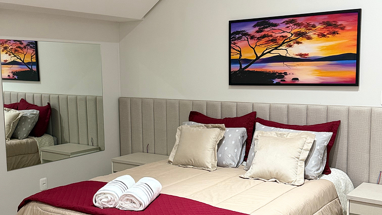 Apartment with Bathtub in Front of Rua Torta