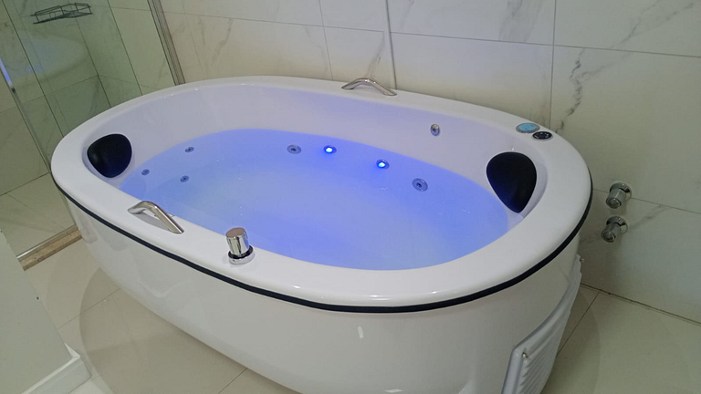 Apartamento con Bañera frente a la Calle Torta