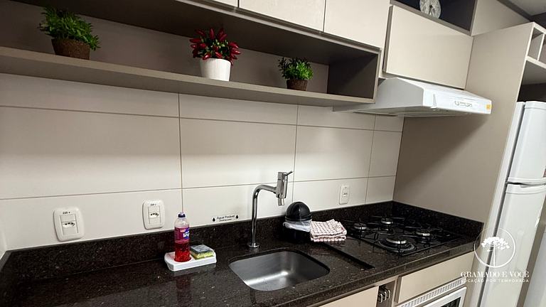 Modern 2-Bed Apt with BBQ in Gramado