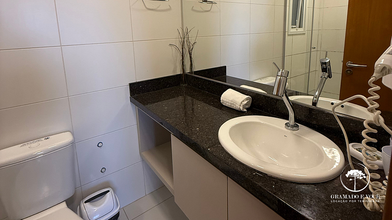 Modern 2-Bed Apt with BBQ in Gramado