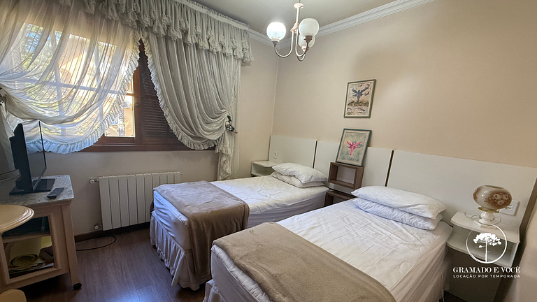 2-Bed Apt Facing Rua Torta