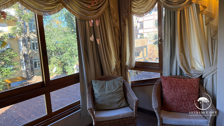2-Bed Apt Facing Rua Torta