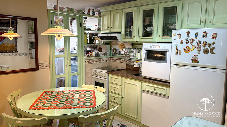 2-Bed Apt Facing Rua Torta