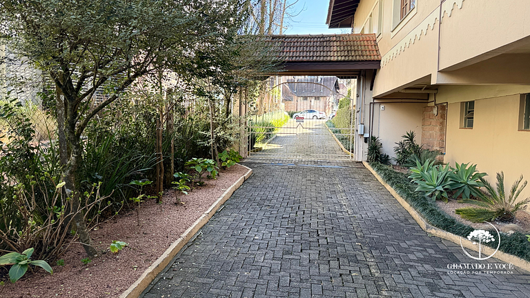 2-Bed Apt Facing Rua Torta