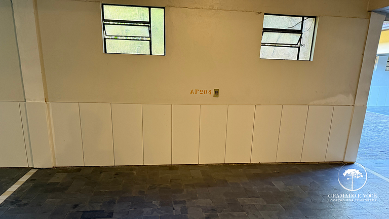Apt de 2 dormitórios em frente a Rua Torta