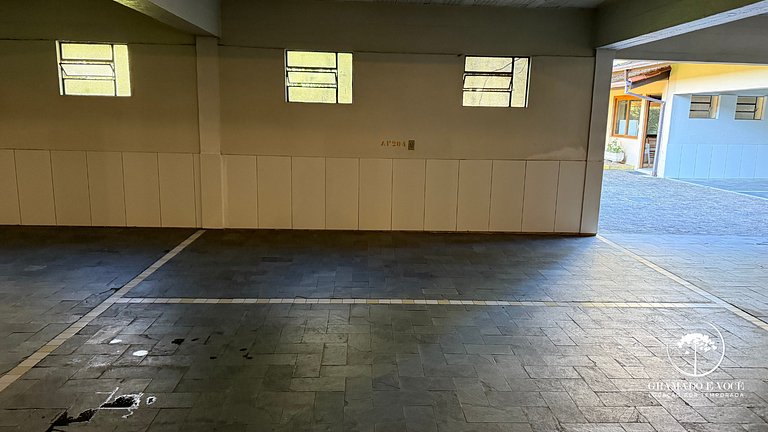 Apt de 2 dormitórios em frente a Rua Torta