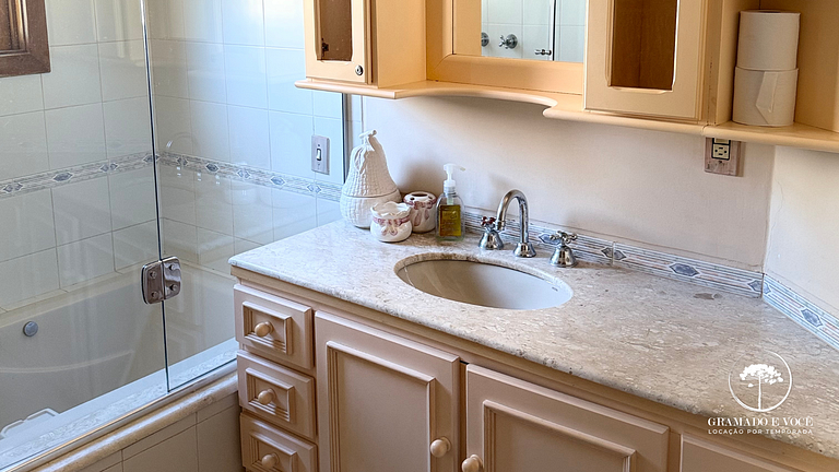 2-Bed Apt Facing Rua Torta