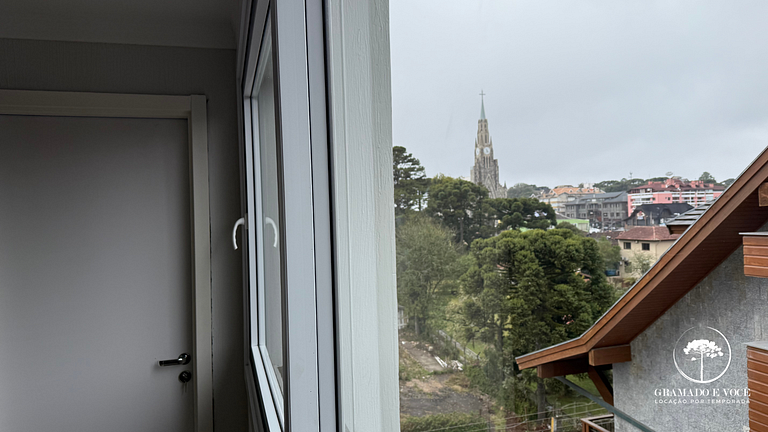 Central Apt with Cathedral View