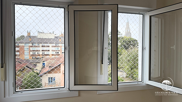 Central Apt with Cathedral View