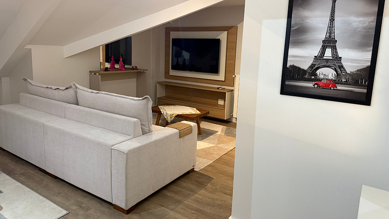 Luxury Apt with 3 Suites in Front of Rua Torta