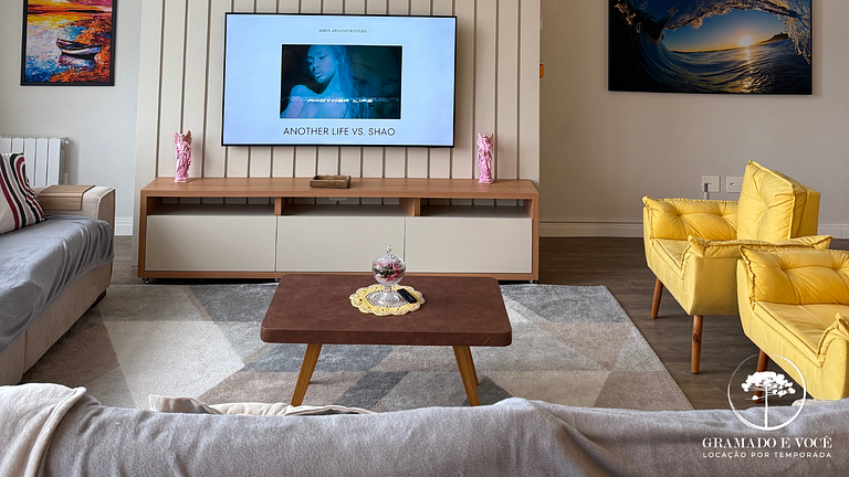 Luxury Apt with 3 Suites in Front of Rua Torta