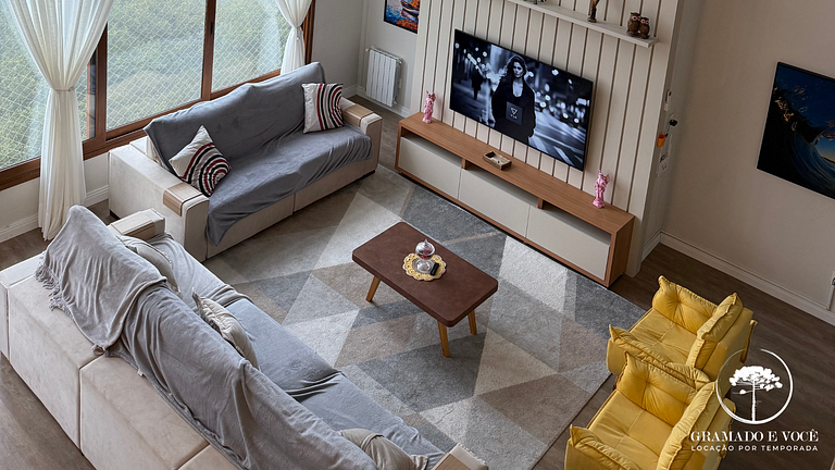 Luxury Apt with 3 Suites in Front of Rua Torta