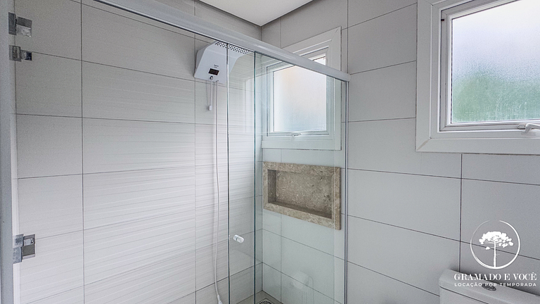 Casa con piscina 3 suites a 15min centro Gramado