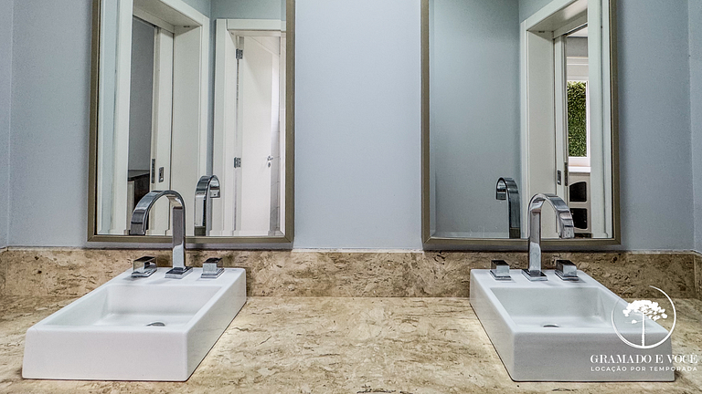 Casa con piscina 3 suites a 15min centro Gramado