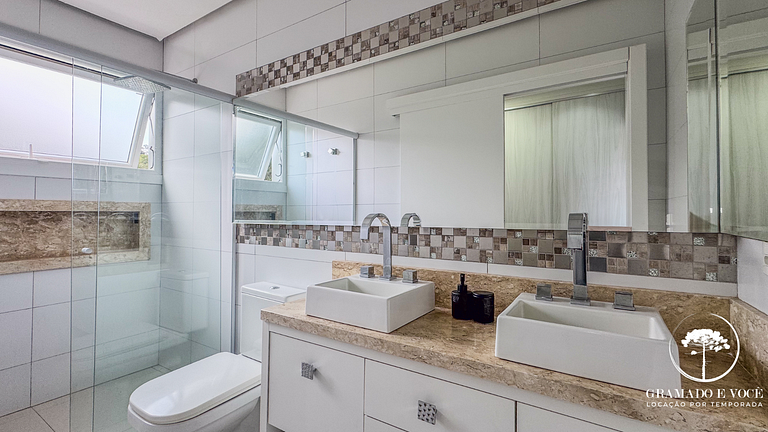 Casa com piscina 3 suítes a 15 min Centro Gramado