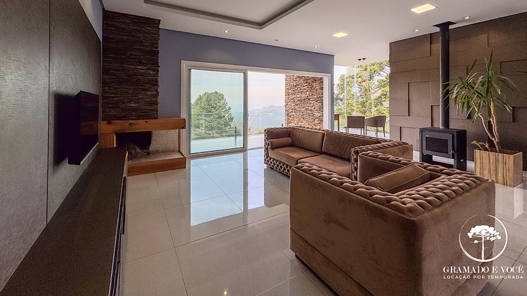 Casa com piscina 3 suítes a 15 min Centro Gramado