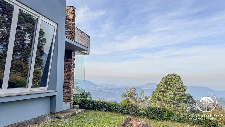 Casa com piscina 3 suítes a 15 min Centro Gramado