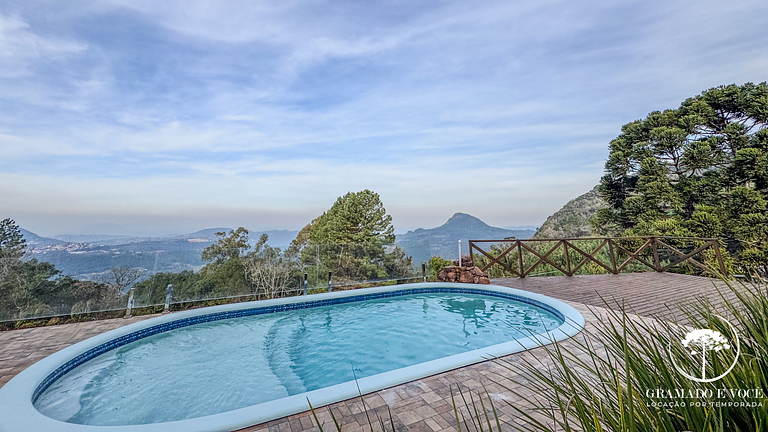 Casa com piscina 3 suítes a 15 min Centro Gramado