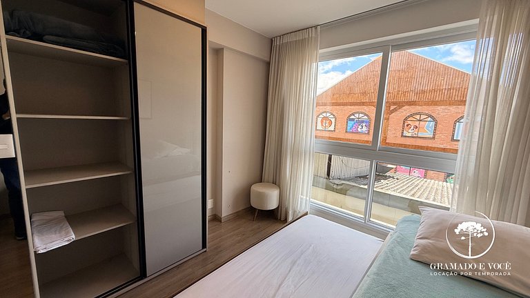 Modern Apartment right next to Criamigos Park!