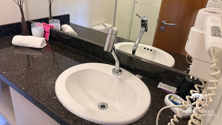 Modern 2-Bed Apt with BBQ in Gramado